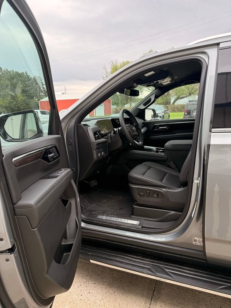 2026 Chevrolet Suburban LT - Photo 11
