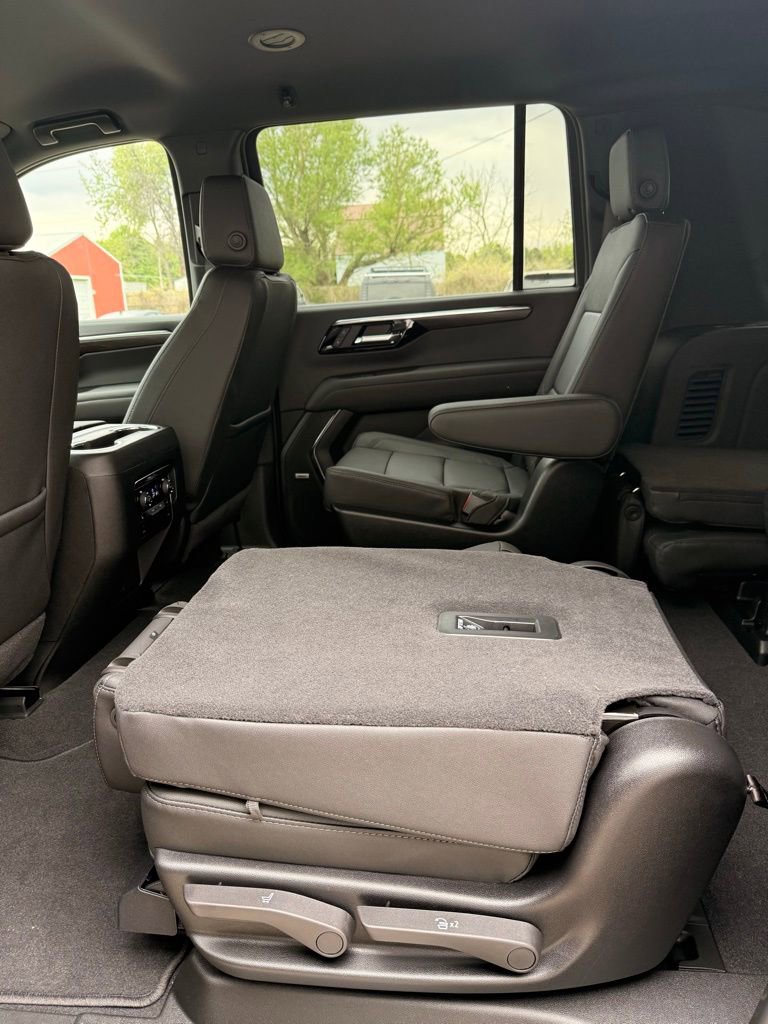 2026 Chevrolet Suburban LT - Photo 14