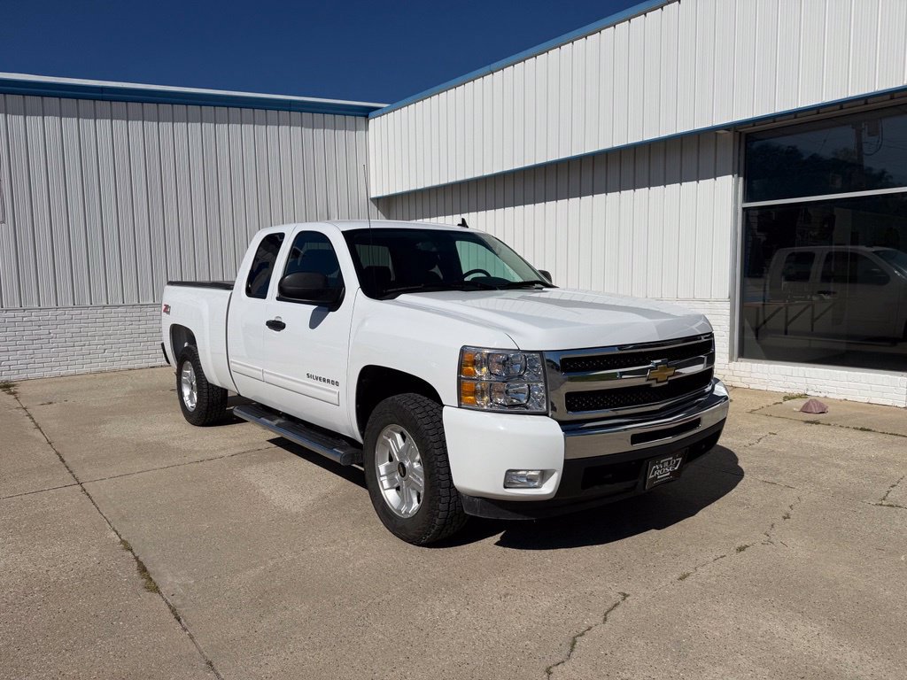 Used 2010 Chevrolet Silverado 1500 LT with VIN 1GCSKSE39AZ109720 for sale in Shenandoah, IA
