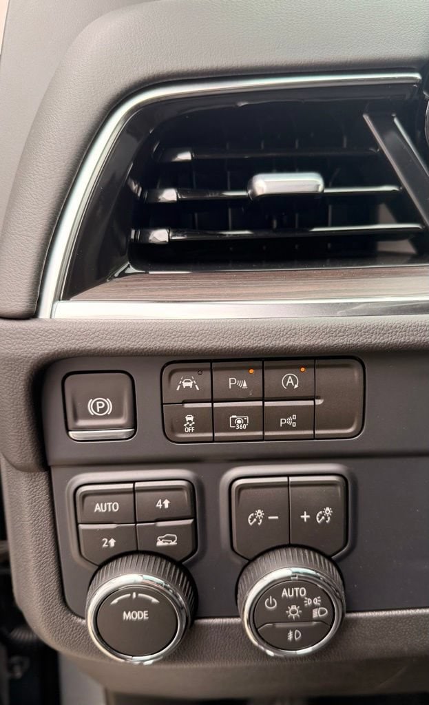 2026 Chevrolet Suburban LT - Photo 14