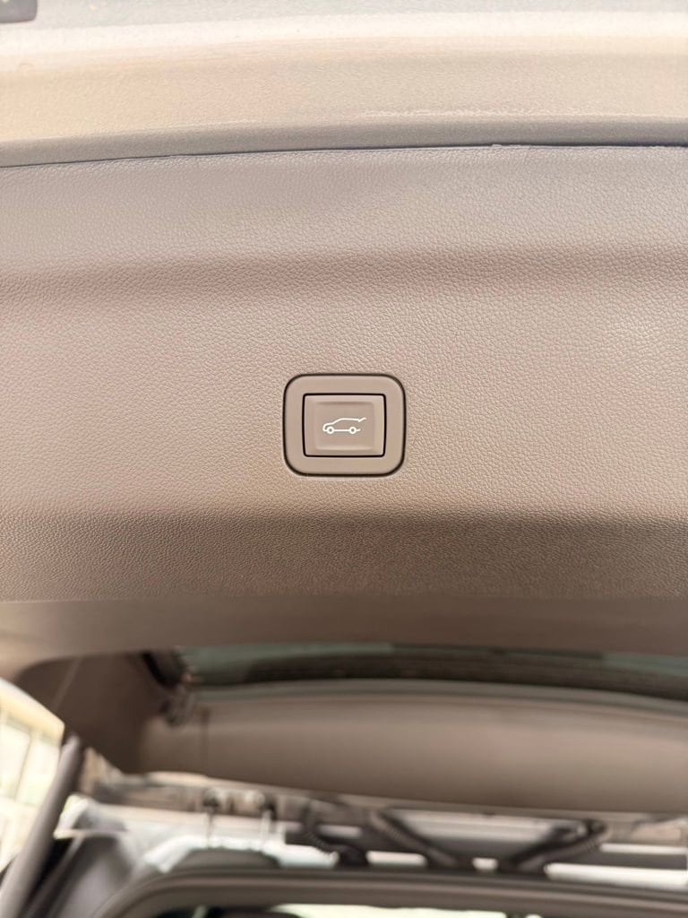 2026 Chevrolet Suburban LT - Photo 10