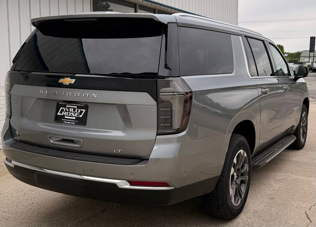 2026 Chevrolet Suburban LT - Photo 7
