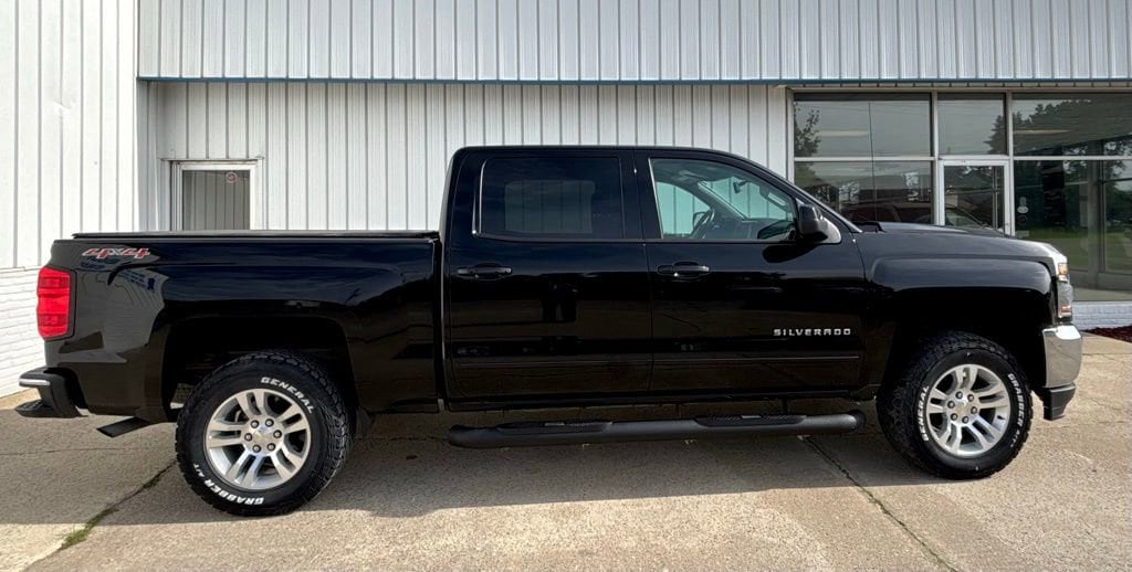 2017 Chevrolet Silverado 1500 LT 4X4 Crew Cab Short Box's photo