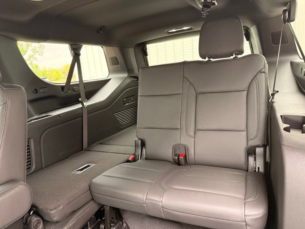 2026 Chevrolet Suburban LT - Photo 11