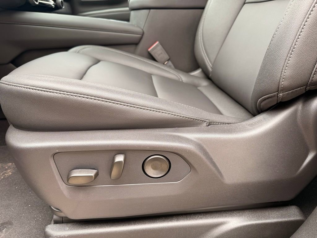 2026 Chevrolet Suburban LT - Photo 18