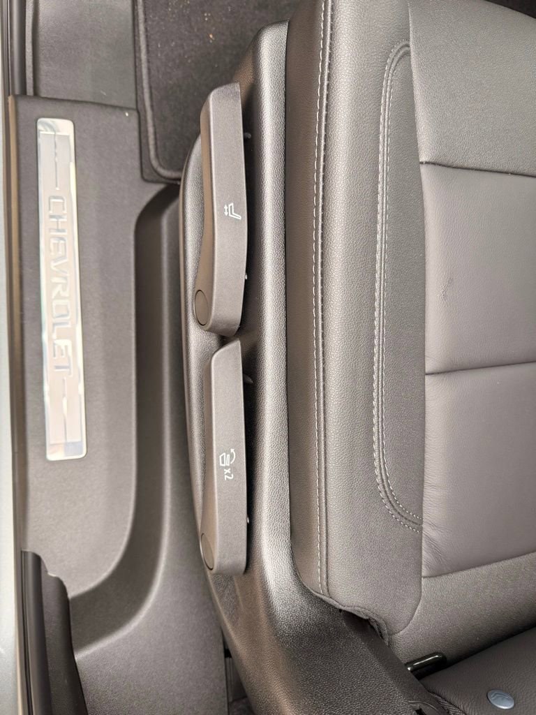 2026 Chevrolet Suburban LT - Photo 13