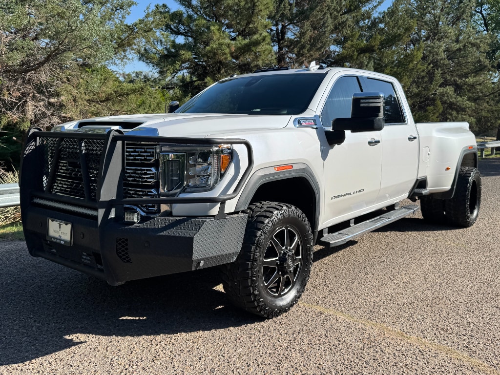 2020 GMC Sierra 4WD Crew Cab Long Box DRW Denali's photo