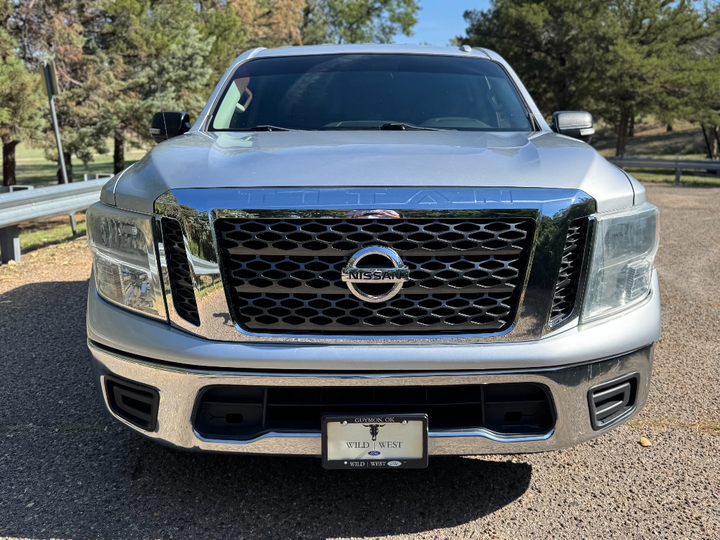 Used 2017 Nissan Titan SV with VIN 1N6AA1EK0HN537657 for sale in Guymon, OK