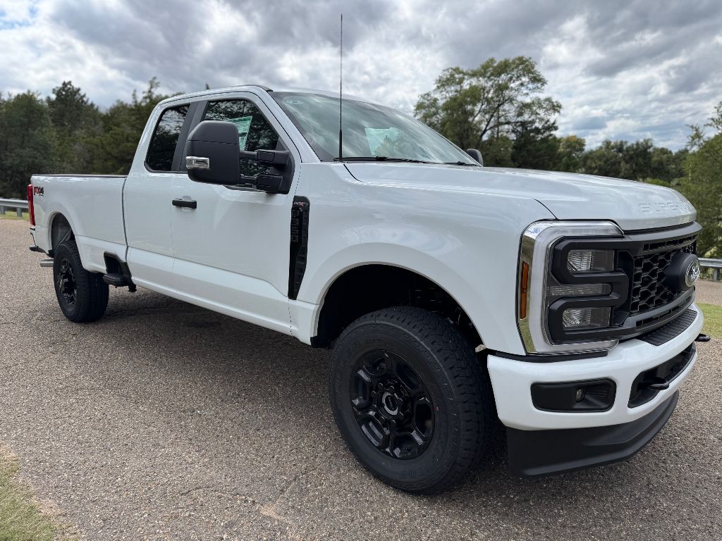 2026 Ford F-350 XL photo 3