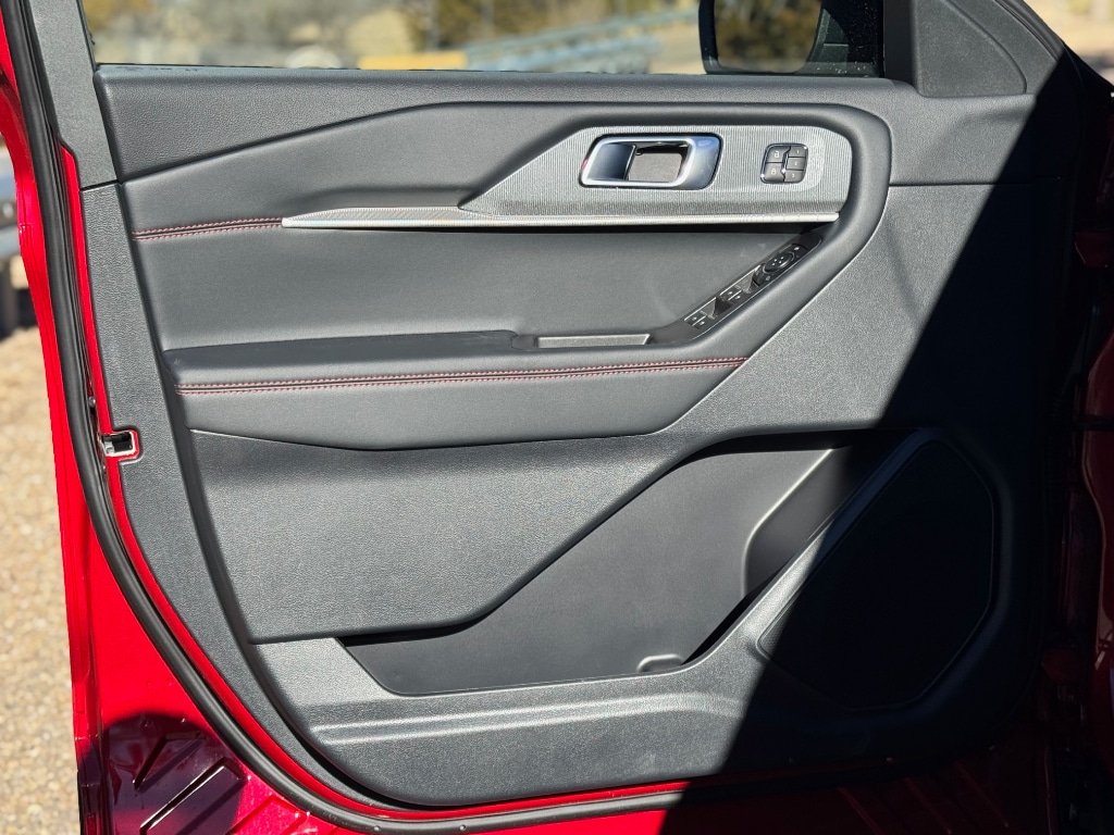 2026 Ford Explorer ST-Line - Photo 9