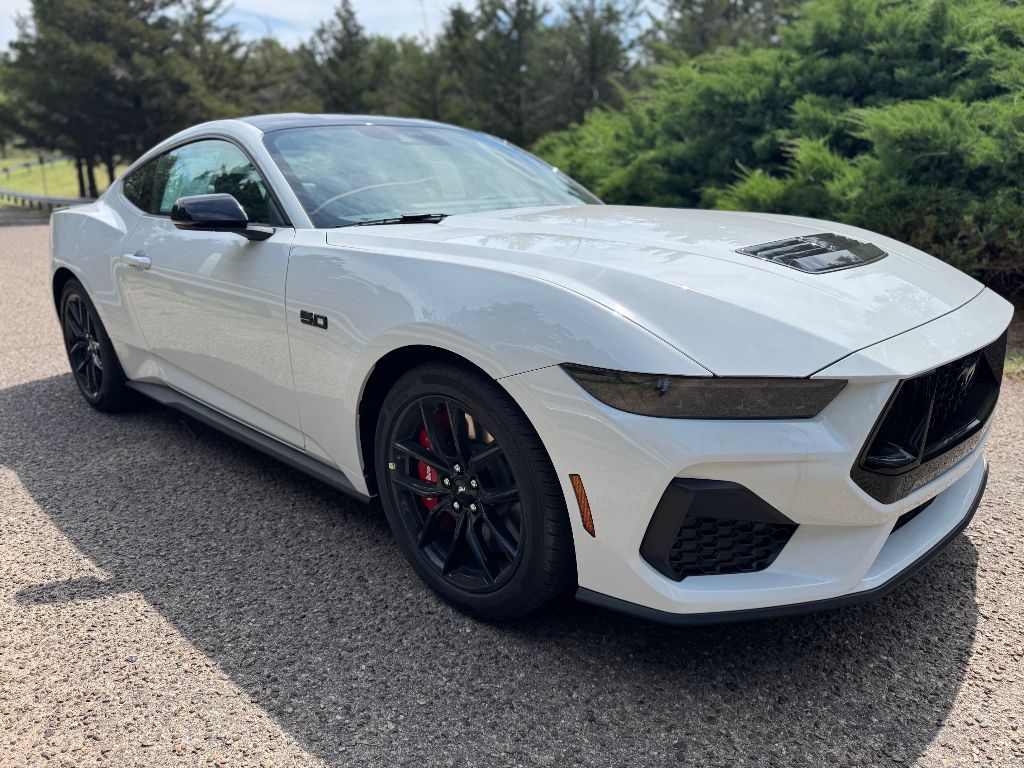 2025 Ford Mustang GT Premium photo 3