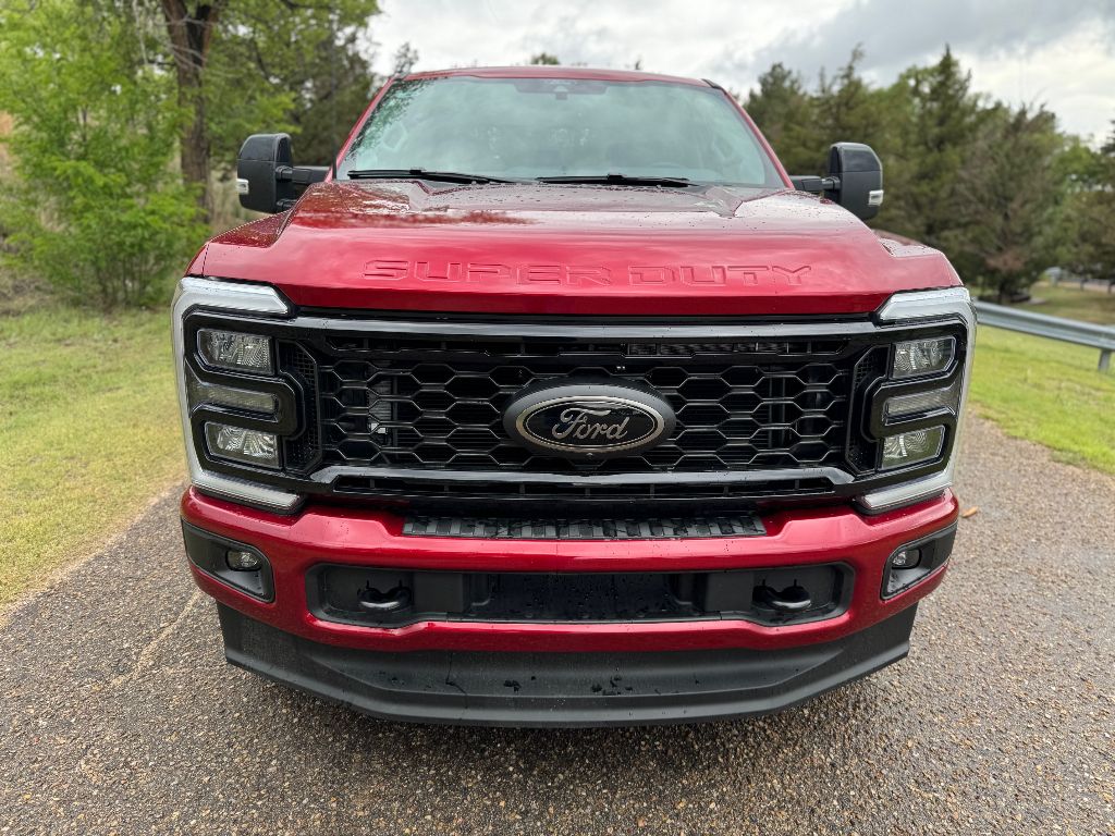 2025 Ford F-250 Lariat photo 2
