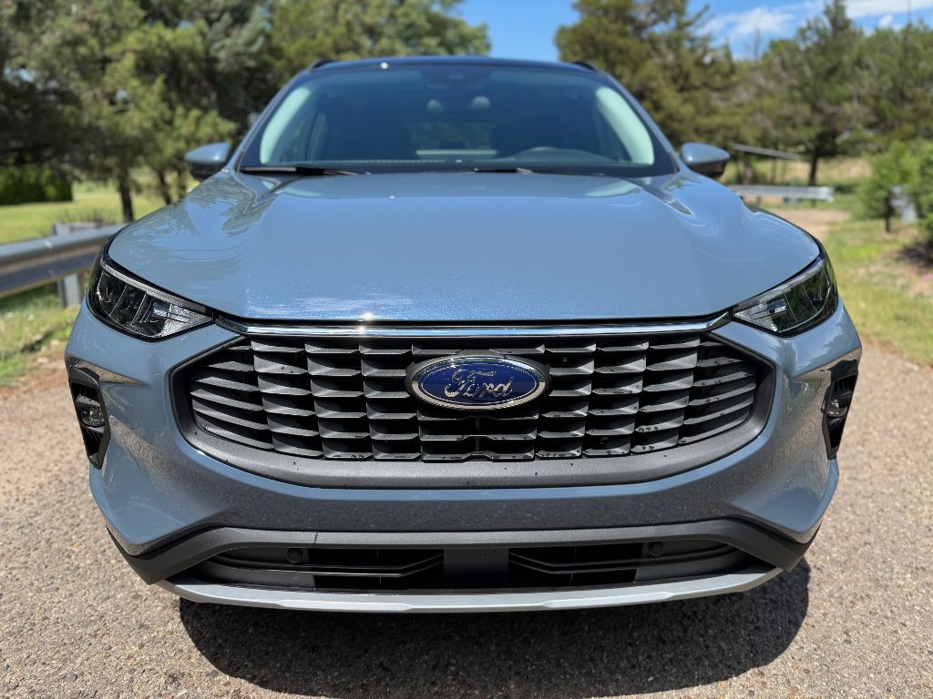 2025 Ford Escape photo 2