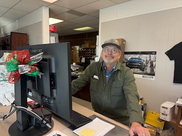 Staff member Kelly from ID_4d67e8