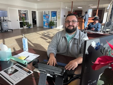 Staff member Joshua from ID_f335e5