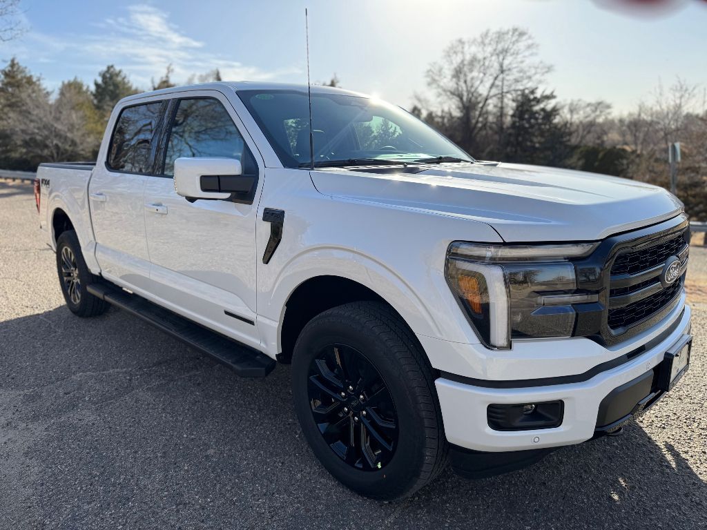 2025 Ford F-150 Lariat photo 3