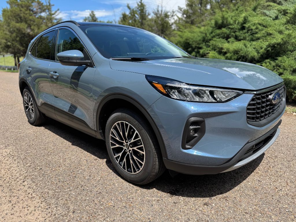 2025 Ford Escape photo 3
