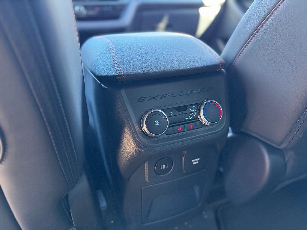 2026 Ford Explorer ST-Line - Photo 18