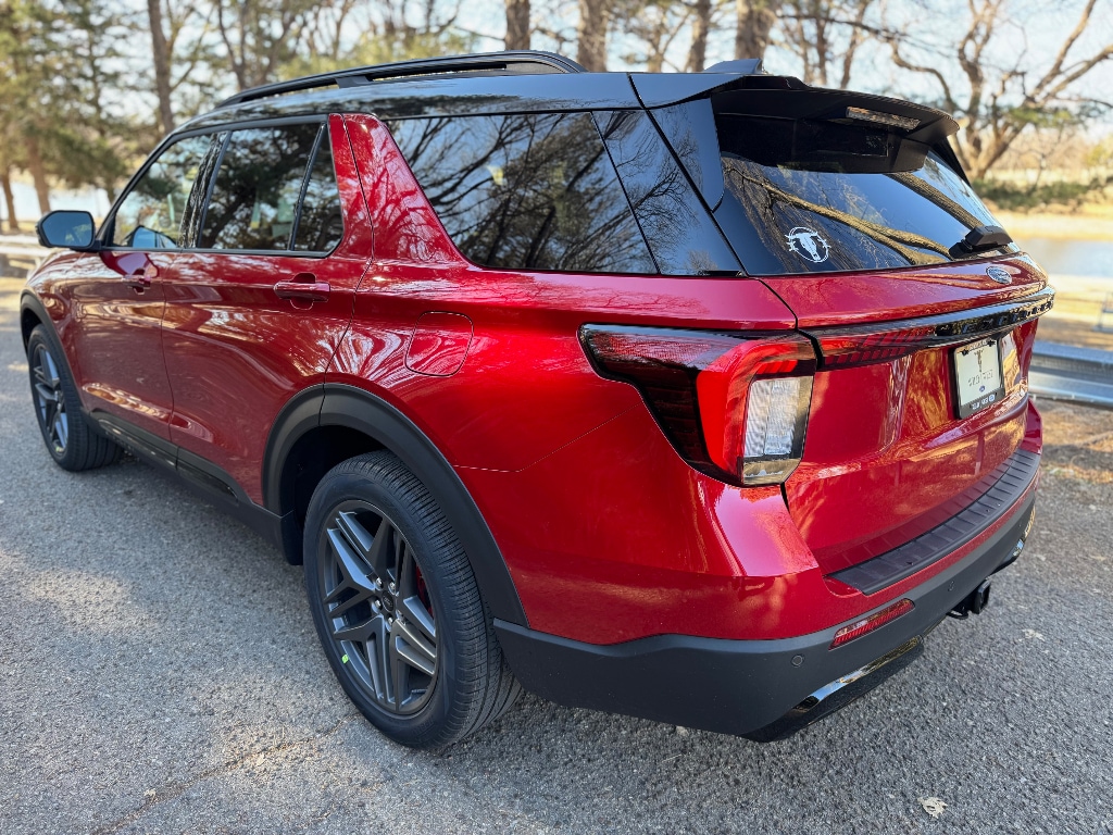 2026 Ford Explorer ST-Line - Photo 8