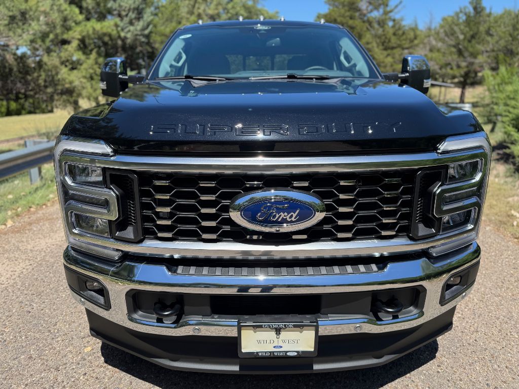 2025 Ford F-350 Lariat photo 2