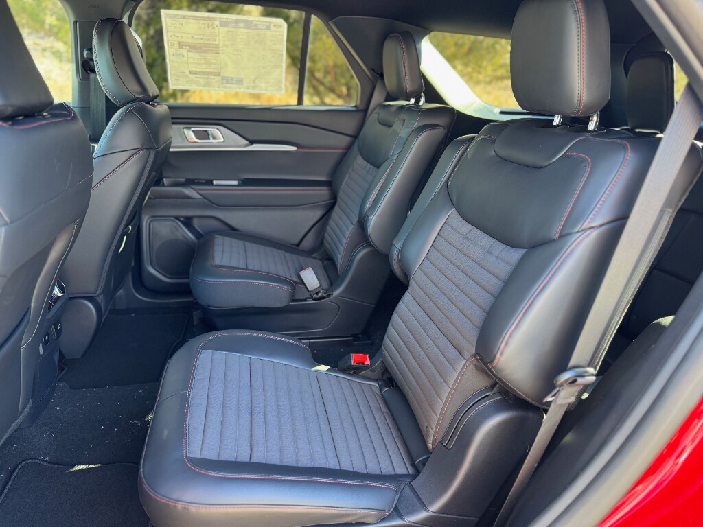 2026 Ford Explorer ST-Line - Photo 19
