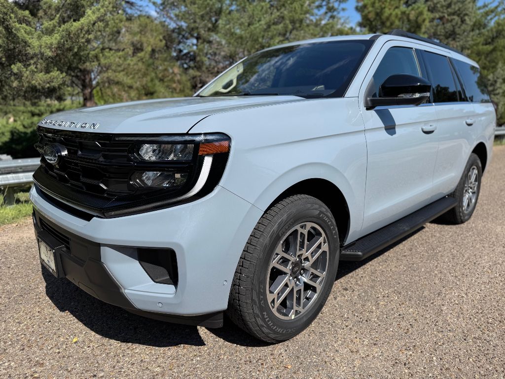 2025 Ford Expedition Active's photo