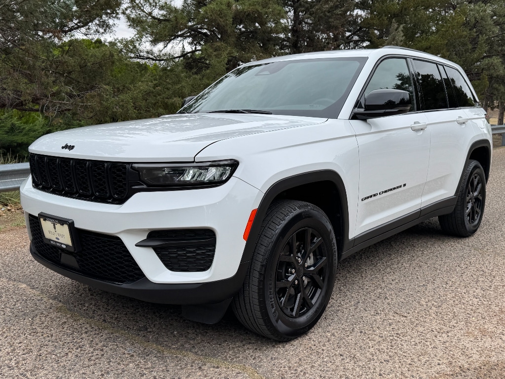 2025 Jeep Grand Cherokee Altitude 4x4's photo