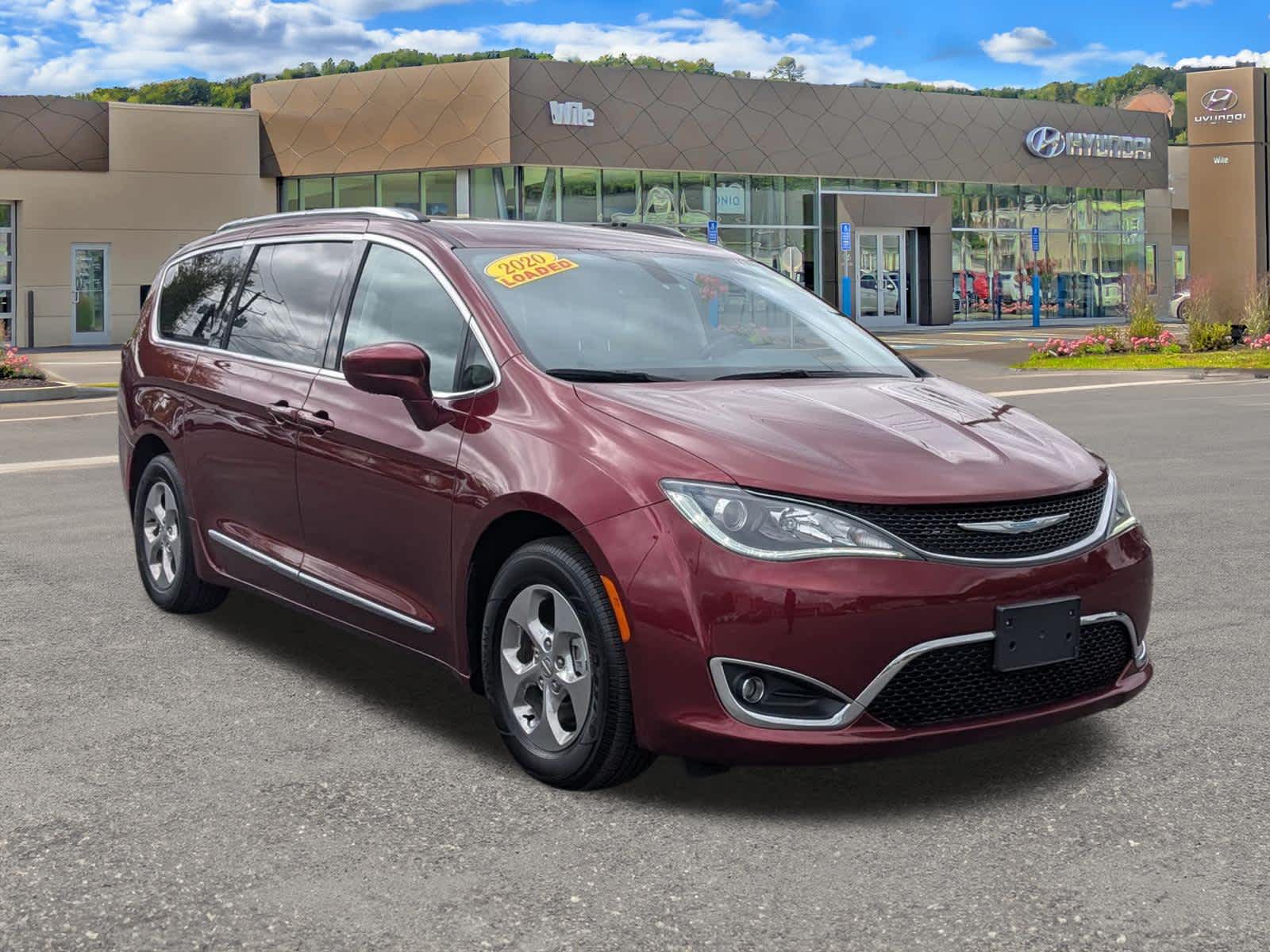 2020 Chrysler Pacifica Hybrid Touring L's photo