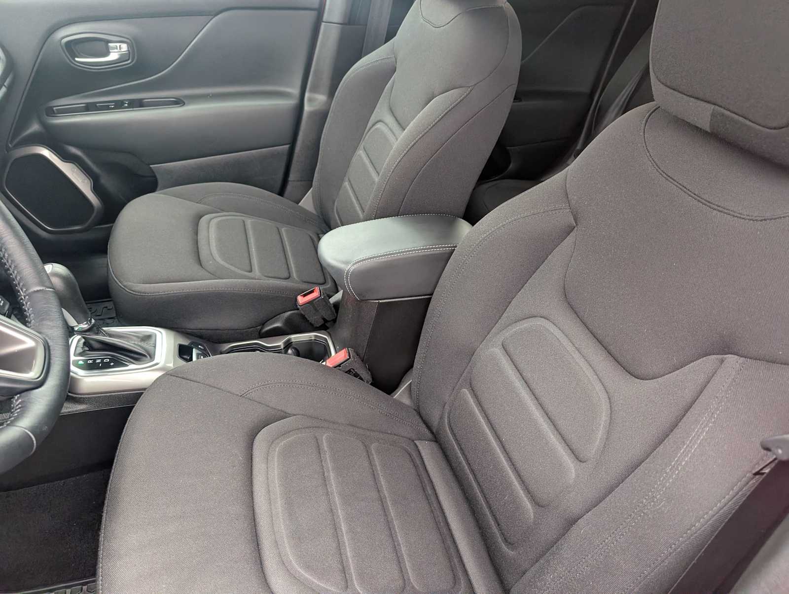 2022 Jeep Renegade Latitude - Photo 13