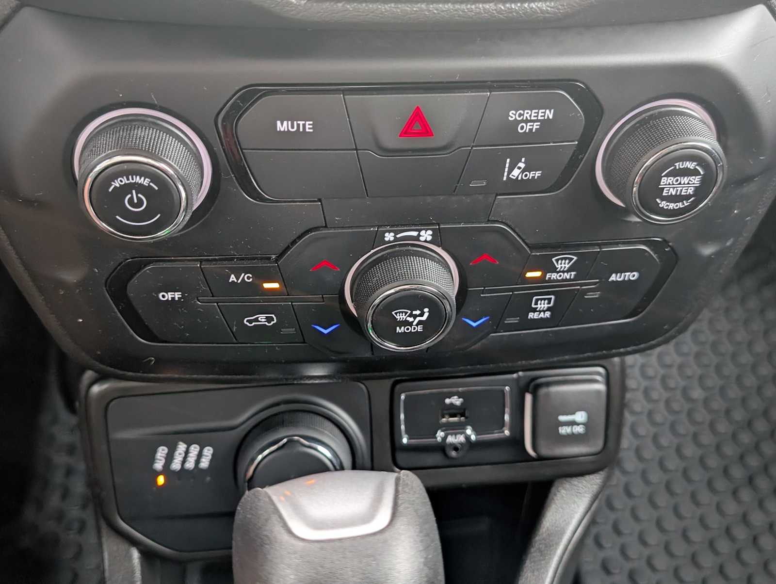 2022 Jeep Renegade Latitude - Photo 24
