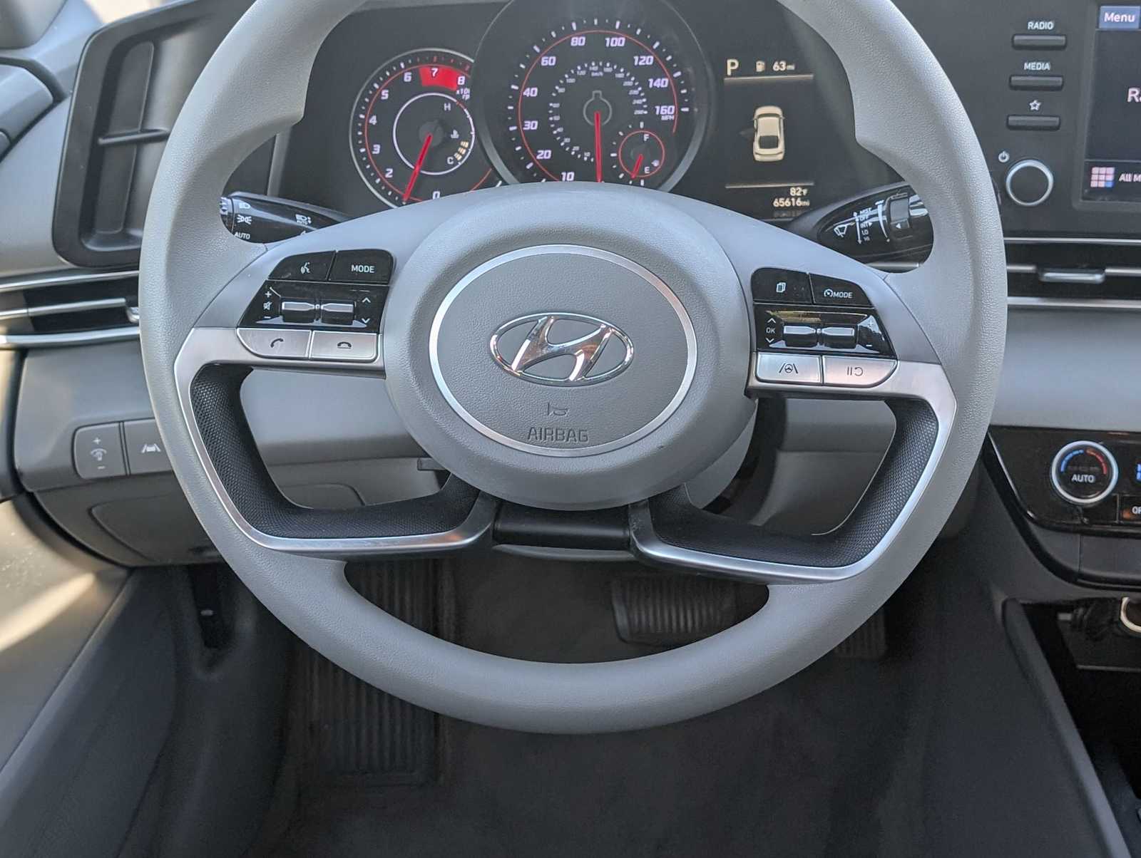2022 Hyundai Elantra SEL - Photo 16