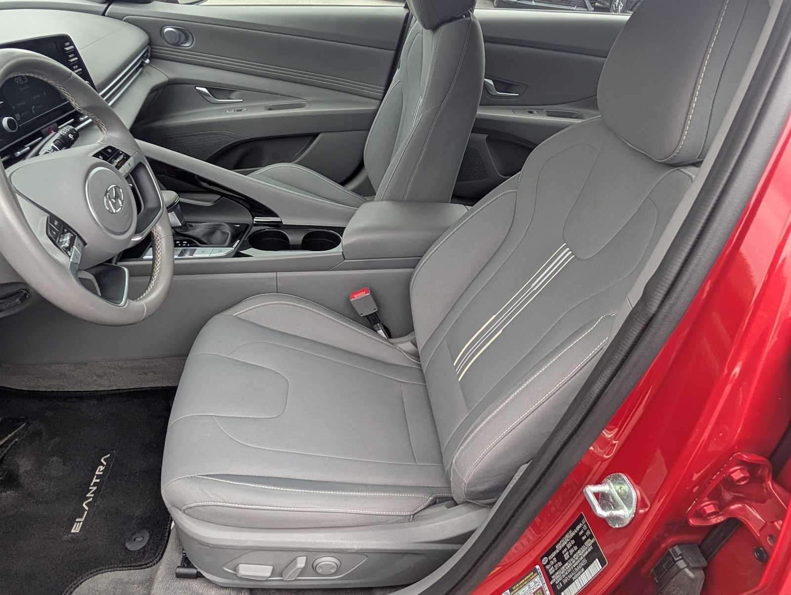 2021 Hyundai Elantra SEL - Photo 13