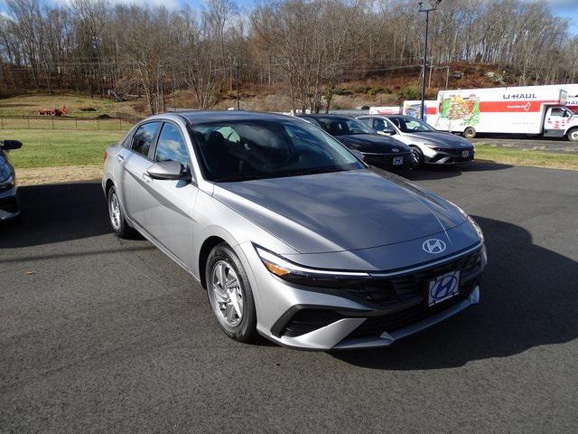 2026 Hyundai Elantra SE's photo