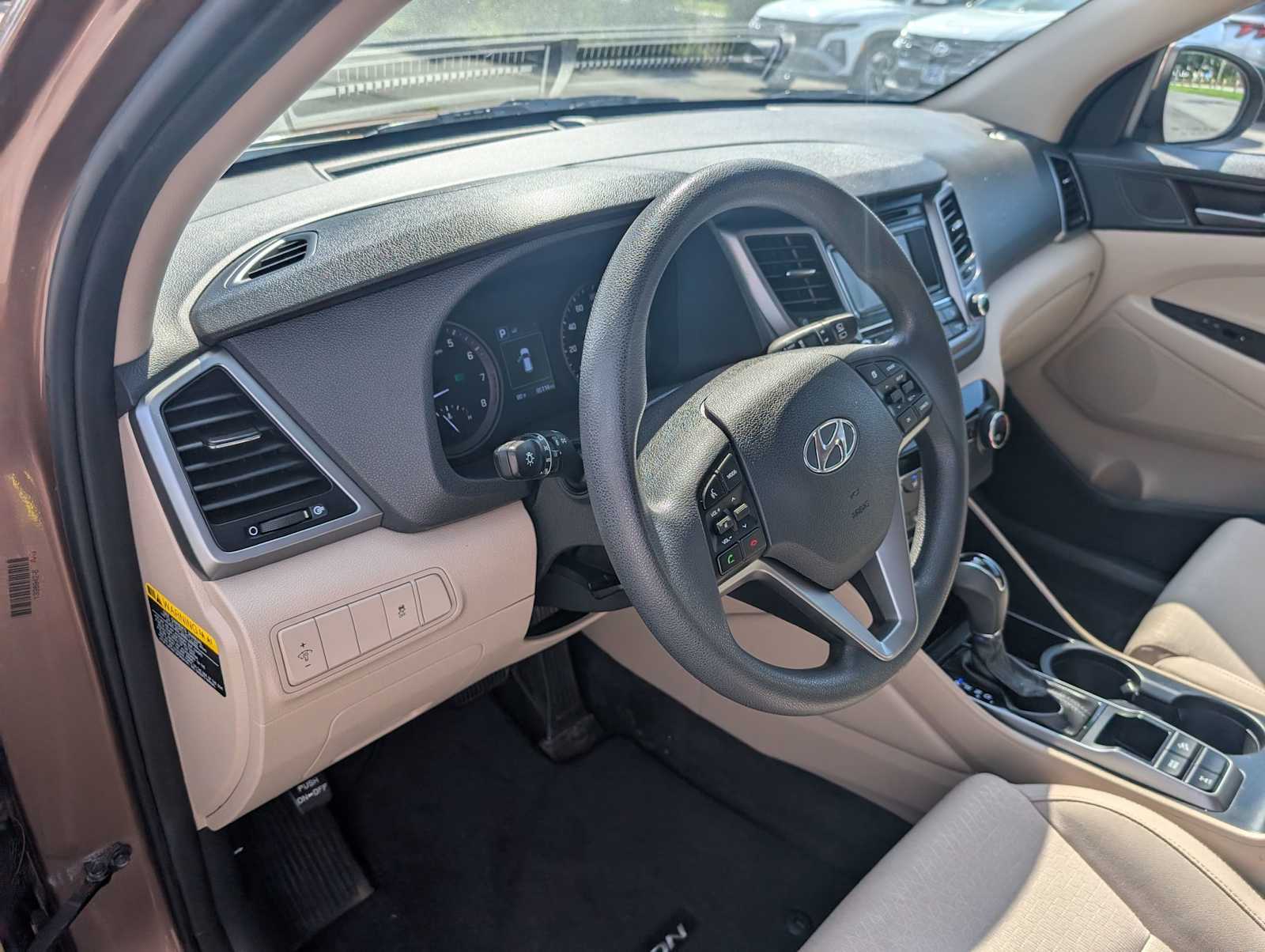 2017 Hyundai Tucson SE - Photo 12