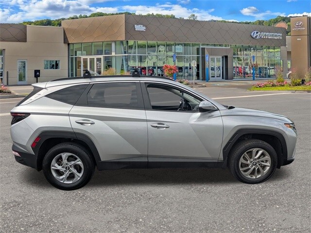 2022 Hyundai Tucson SEL photo 2
