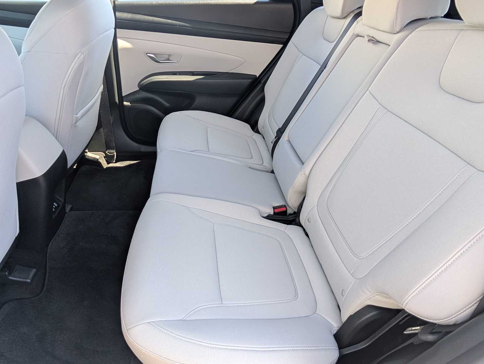 2025 Hyundai Tucson SE - Photo 15
