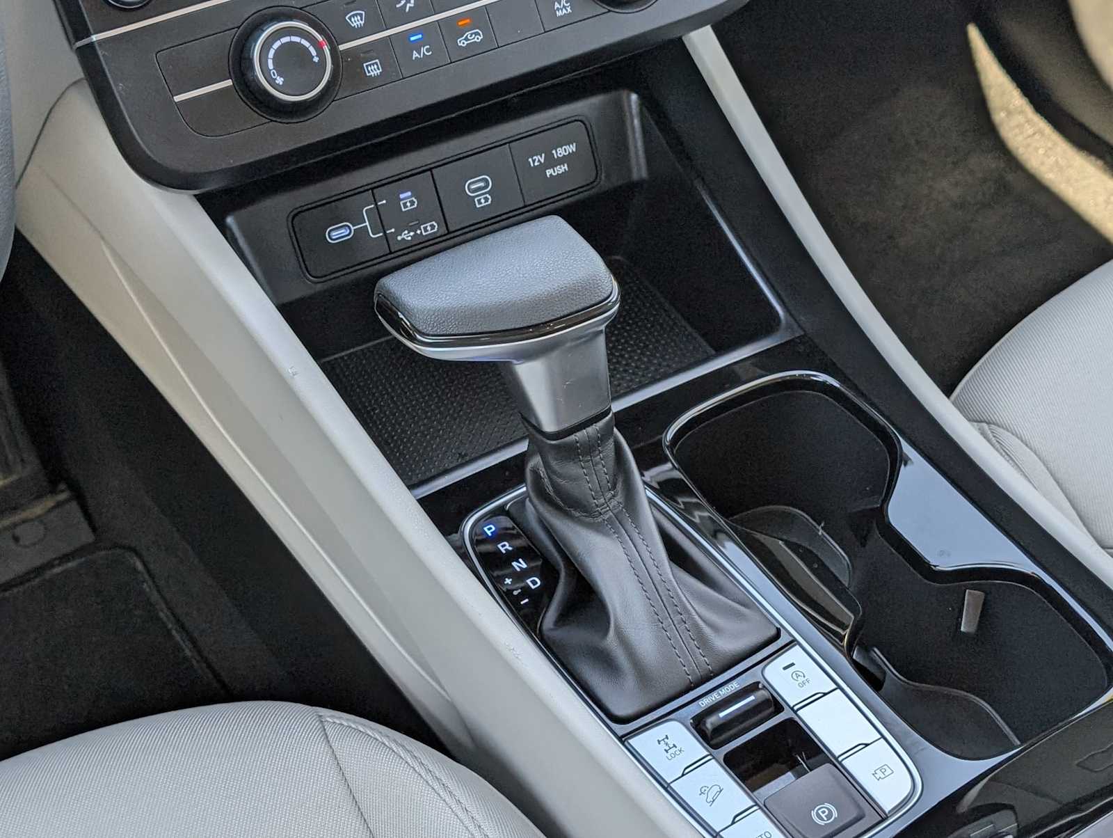 2025 Hyundai Tucson SE - Photo 25