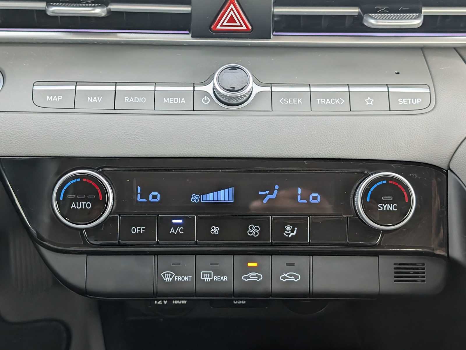 2024 Hyundai Elantra SEL - Photo 24