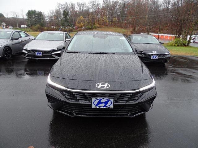 2026 Hyundai Elantra SE photo 2