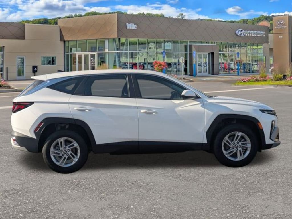 Certified 2025 Hyundai Tucson SE SUV