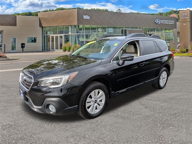 2019 Subaru Outback 2.5i Premium photo 3