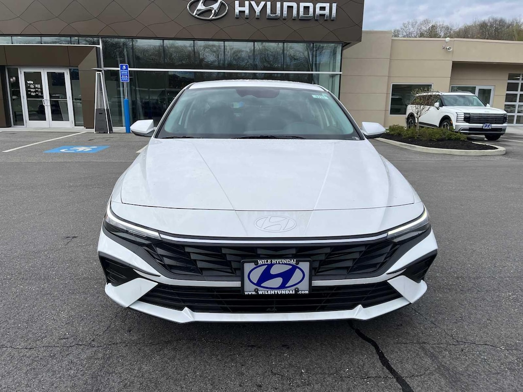 New 2026 Hyundai Elantra SE Sedan