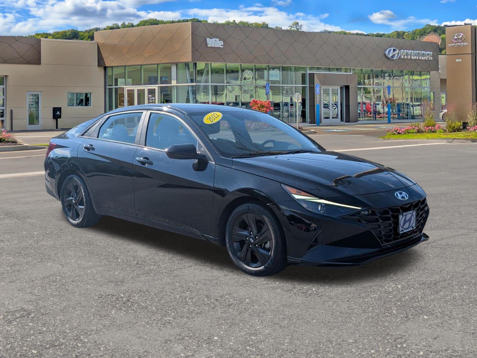 Phantom Black 2022 Hyundai Elantra Sedan Front-Wheel Drive Continuously Variable Transmission