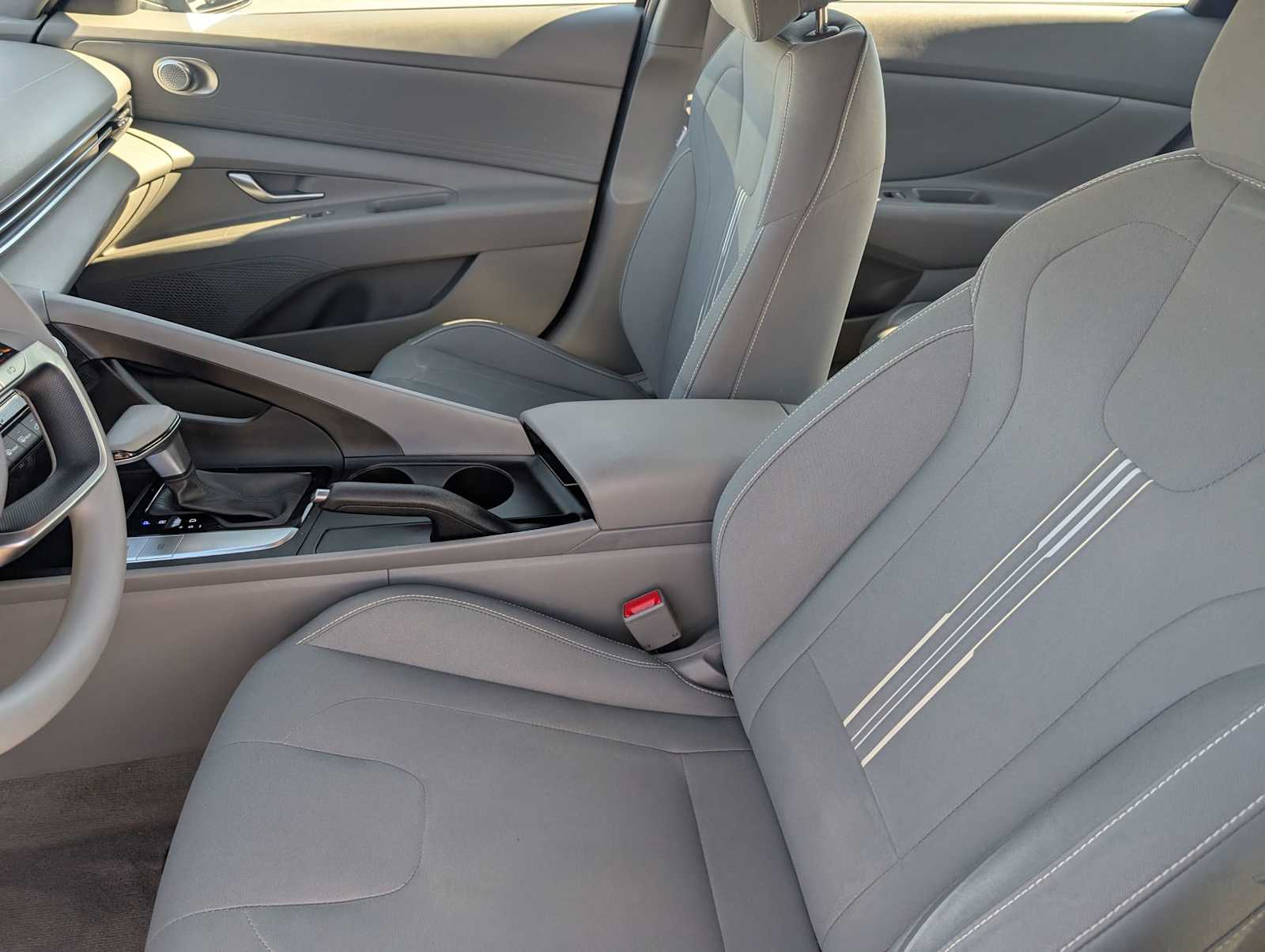 2022 Hyundai Elantra SEL - Photo 12