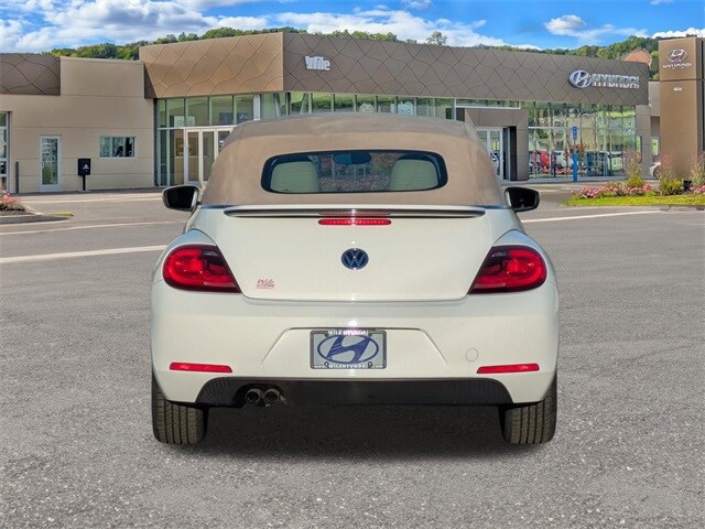2013 Volkswagen Beetle 2.5L Convertible photo 4