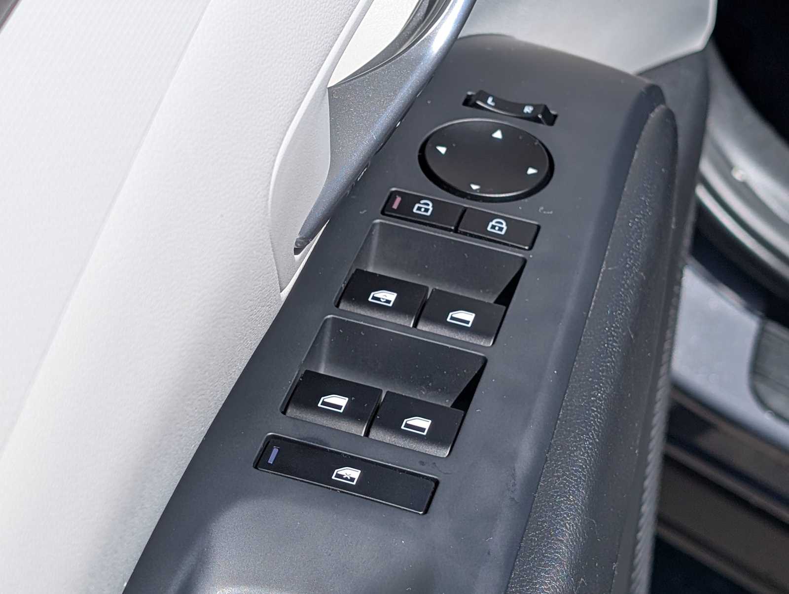 2025 Hyundai Tucson SE - Photo 11