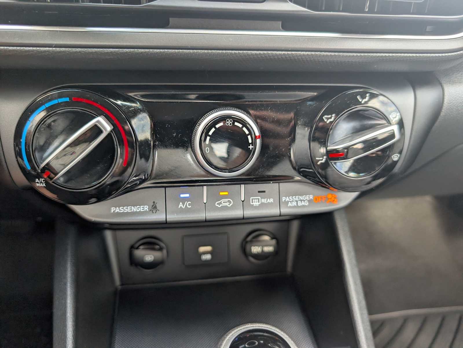 2023 Hyundai Kona SEL - Photo 24