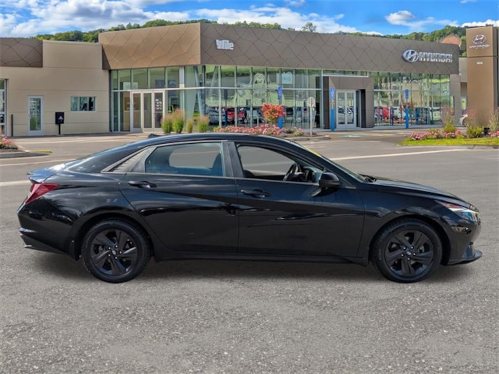 Used 2022 Hyundai Elantra SEL Sedan