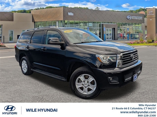 2019 Toyota Sequoia SR5's photo