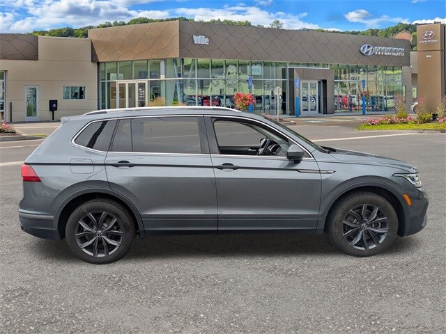 2023 Volkswagen Tiguan SE photo 2